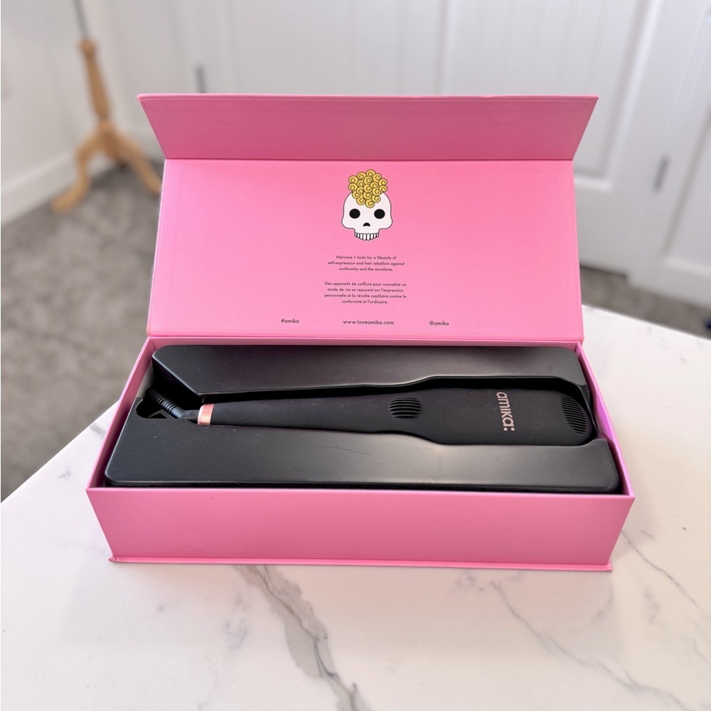 amika: Polished Perfection Straightening Brush 2.0 | only used twice - Picture 2 of 5